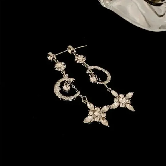 🌈 NEW stunning silver crystal dangle celestial dangle earrings 🌈 - Picture 5 of 7
